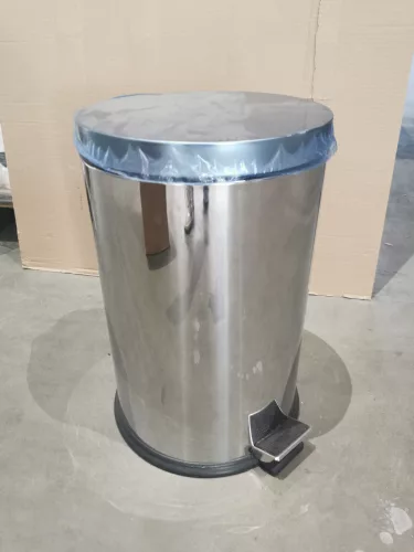 ENYHÉN SÉRÜLT Rozsdamentes acél pedálos szemetes, kivehető műanyag vödörrel, 30L, fényes