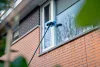 4,6 m teleszkópos napelem tisztító kefe vegyszeradagolóval, acél nyéllel + ajándék Solar Shine koncentrátum (750 ml)